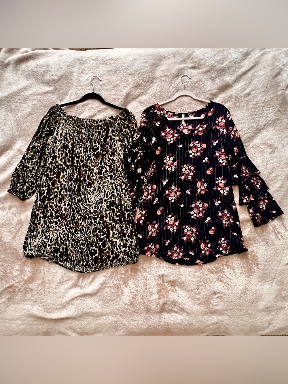 Bundle of 2x blouses Animal & Floral print Ruffle & 1/2 sleeve Women’s Tops XS